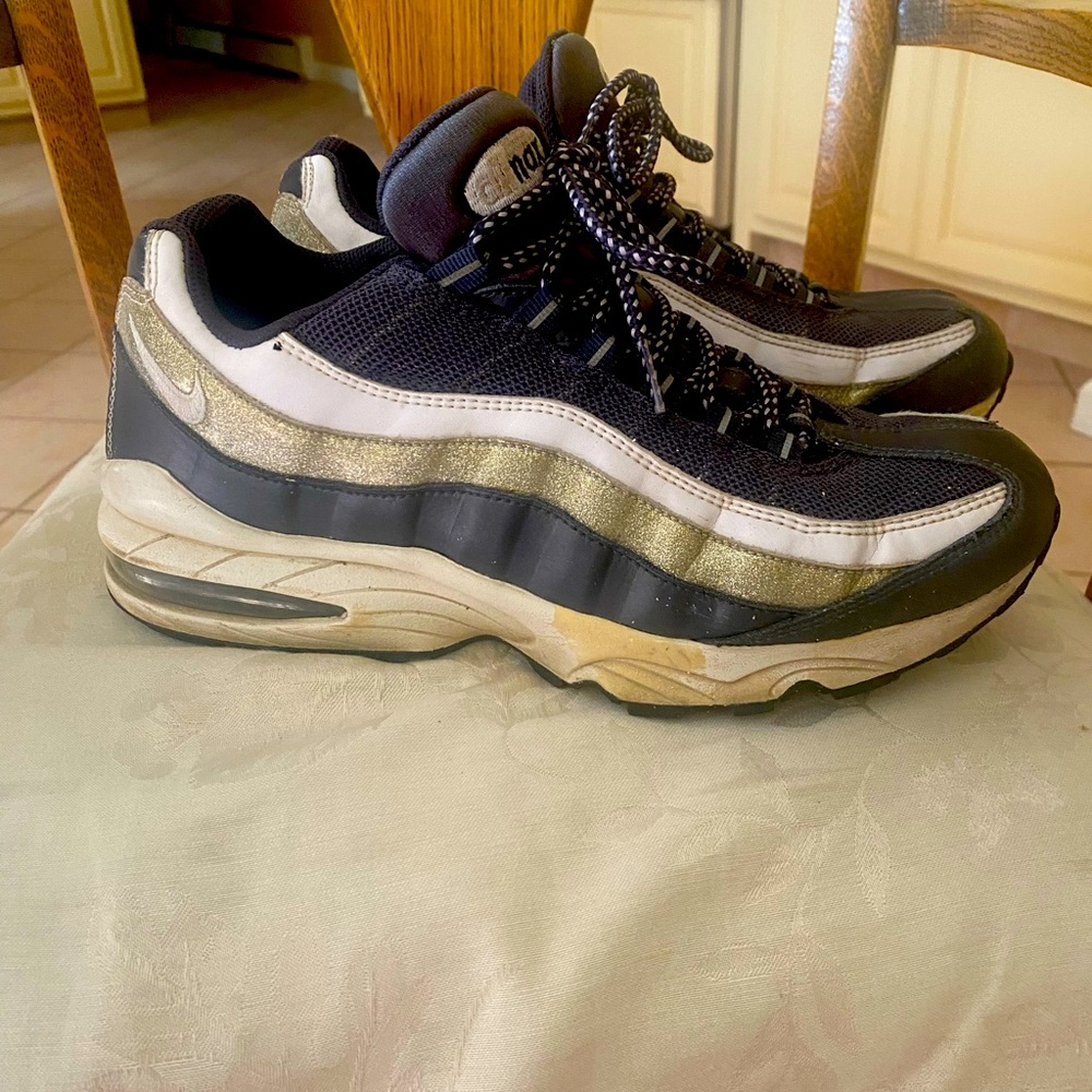Jordan air max , ladies size 9.5. Missing one insole.